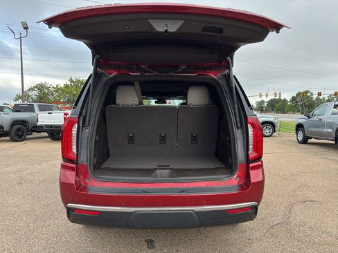 Used 2023 GMC Yukon SLT w/ SLT Premium Package AWD/4WD image 8