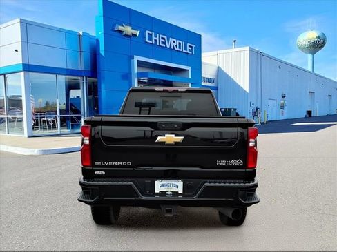 Used 2022 Chevrolet Silverado 3500 High Country w/ Z71 Off-Road Package image 4