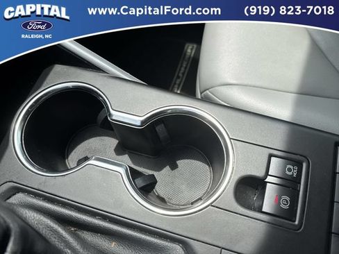 Used 2021 Toyota Highlander XLE AWD/4WD image 32