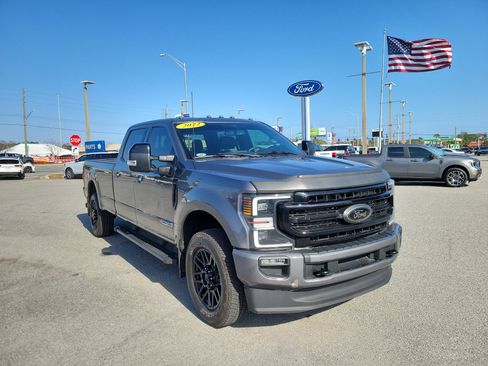 Certified 2022 Ford F350 Lariat w/ Black Appearance Package image 4