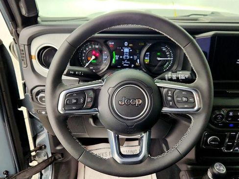 Used 2025 Jeep Wrangler Unlimited Sahara w/ Safety Group AWD/4WD image 13