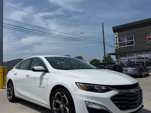 Used 2021 Chevrolet Malibu LT FWD image 1