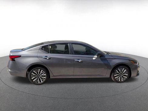 Used 2025 Nissan Altima 2.5 SV image 16