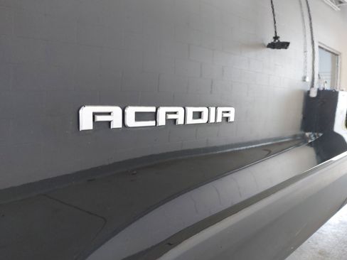 Used 2017 GMC Acadia SLT image 32