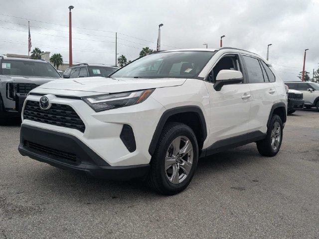Used 2023 Toyota RAV4 XLE w/ Convenience Package FWD image 2