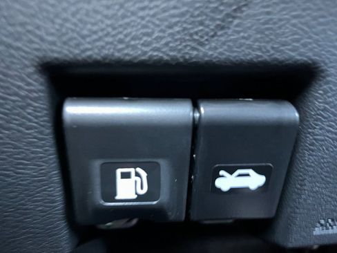 New 2025 Nissan Versa SV image 12