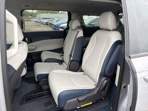 New 2026 Kia Carnival EX FWD image 7