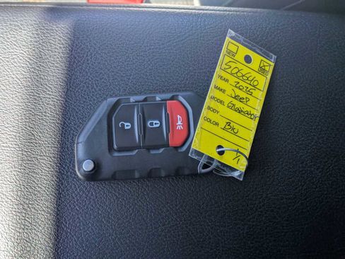 Used 2025 Jeep Gladiator Sport AWD/4WD image 34
