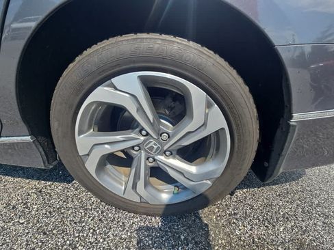 Used 2018 Honda Accord EX image 11