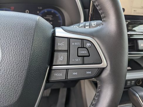 Used 2023 Toyota Highlander Limited FWD image 38