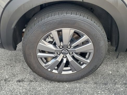 Used 2025 Nissan Pathfinder SV FWD image 9