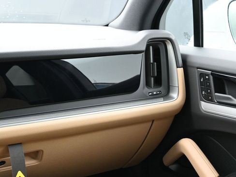 New 2026 Porsche Cayenne image 22