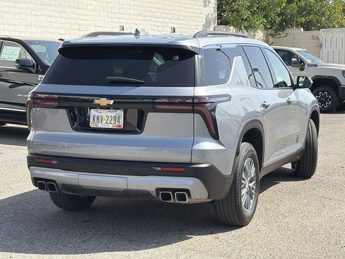 Used 2025 Chevrolet Traverse LT AWD/4WD image 4