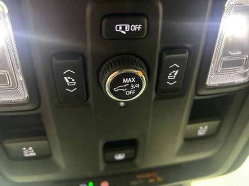 Used 2024 Cadillac Escalade Premium Luxury w/ Performance Package AWD/4WD image 18