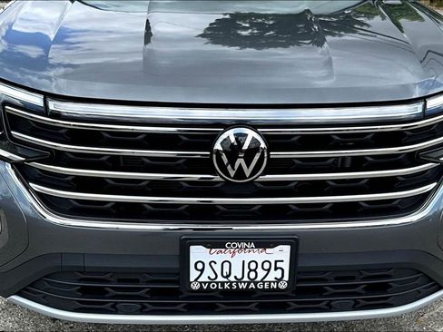 Used 2025 Volkswagen Atlas SE FWD image 32
