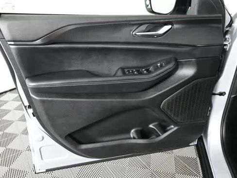 Used 2024 Jeep Grand Cherokee Altitude image 18