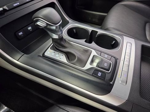 Used 2024 Kia Carnival LX FWD image 31