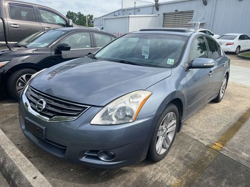 Used 2012 Nissan Altima 3.5 SR w/ Sport Pkg FWD image 2
