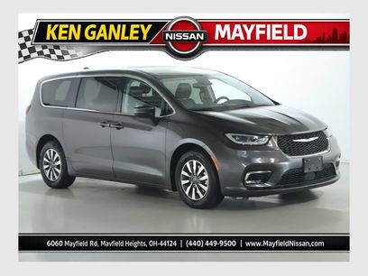 Used 2023 Chrysler Pacifica Touring-L