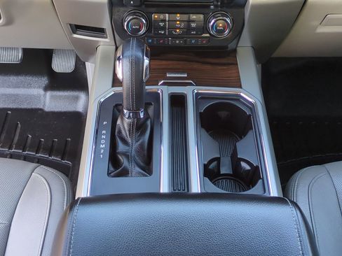 Used 2015 Ford F150 Lariat image 19