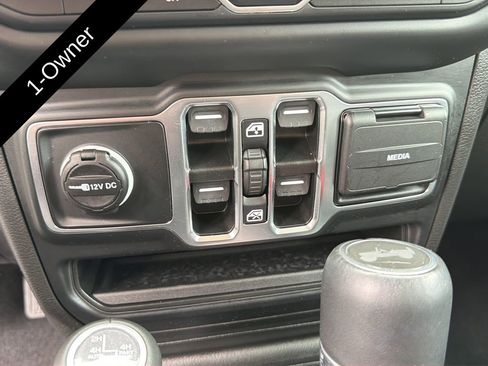 Used 2023 Jeep Wrangler Unlimited Sahara w/ Cold Weather Group AWD/4WD image 36