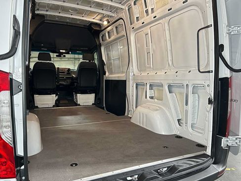 Used 2025 Mercedes-Benz Sprinter 2500 image 18