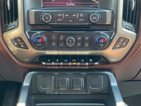 Used 2016 Chevrolet Silverado 2500 High Country w/ High Country Premium Package AWD/4WD image 26