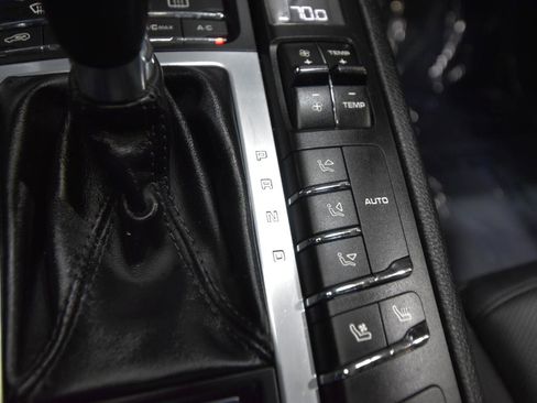 Used 2018 Porsche Macan image 40