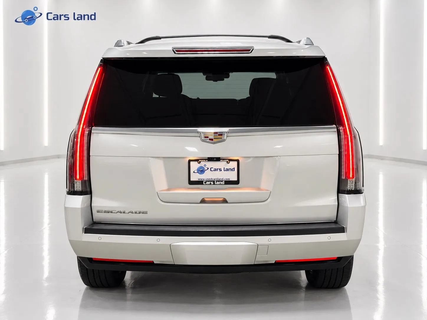 Used 2017 Cadillac Escalade Luxury AWD/4WD image 4