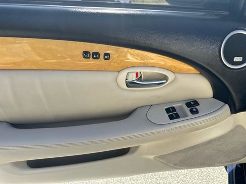 Used 2002 Lexus SC 430 Convertible image 19