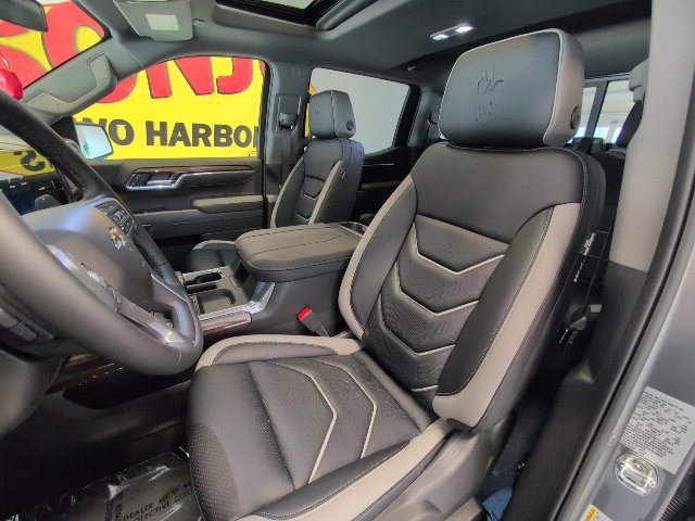 New 2026 Chevrolet Silverado 1500 RST w/ Safety Package AWD/4WD image 9