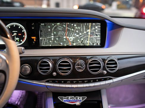 Used 2015 Mercedes-Benz S 550 Sedan w/ Sport Package w/ Sport Package image 31