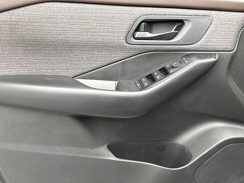 Used 2023 Nissan Rogue S AWD/4WD image 9