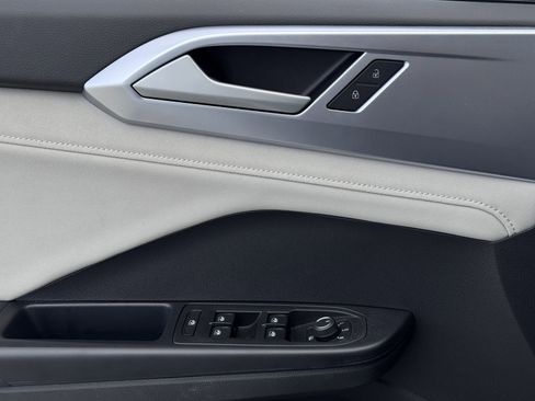 Used 2025 Volkswagen Taos SE image 22