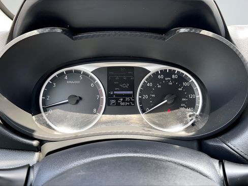 Used 2023 Nissan Versa S FWD image 12