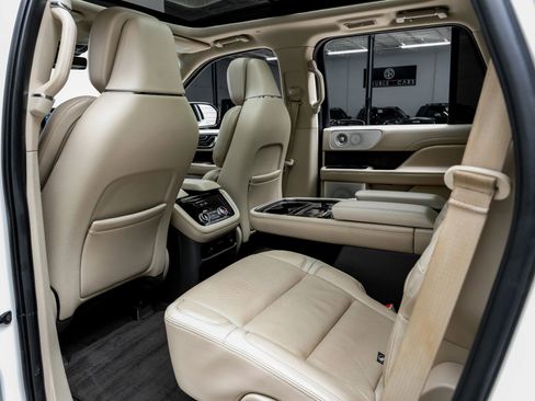 Used 2021 Lincoln Navigator Reserve image 37