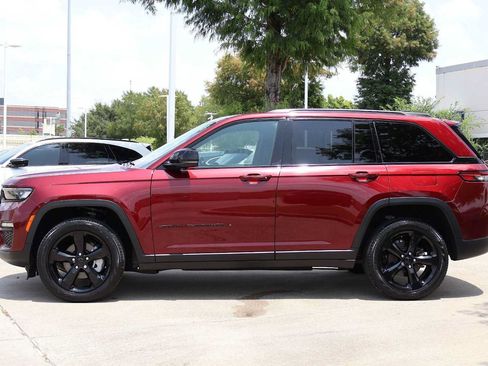 Used 2024 Jeep Grand Cherokee Limited w/ Black Appearance Package RWD image 3