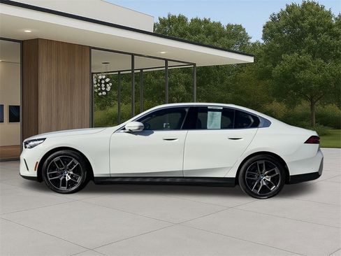 Used 2025 BMW i5 xDrive40 w/ Premium Package image 12