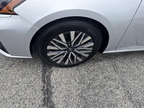 Used 2024 Nissan Altima 2.5 SV image 14