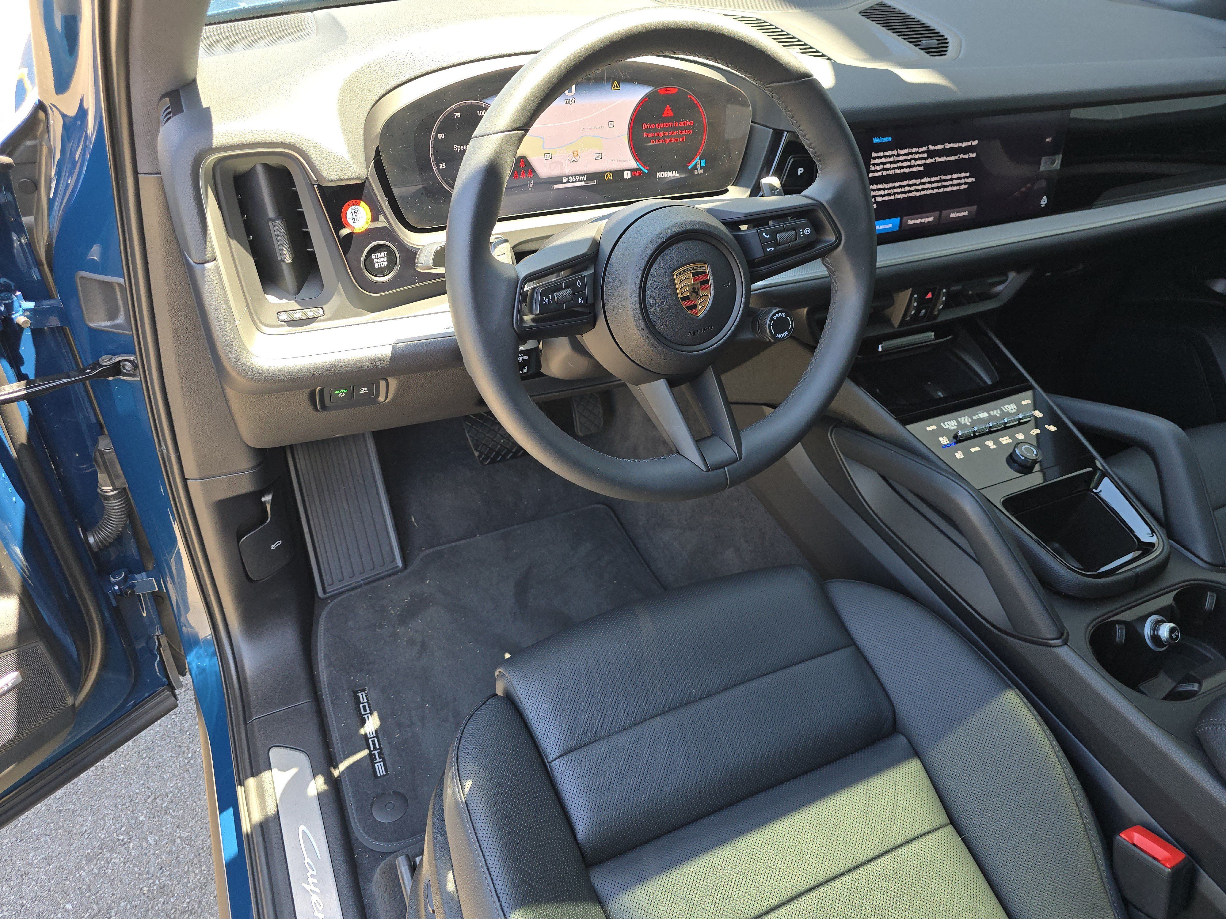 Certified 2025 Porsche Cayenne AWD/4WD image 4