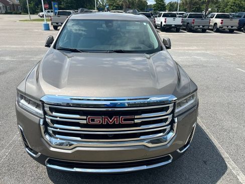 Used 2023 GMC Acadia SLT w/ Technology Package FWD image 2