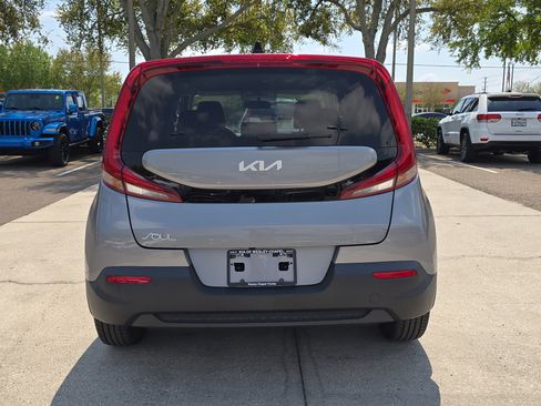 Certified 2022 Kia Soul LX image 7
