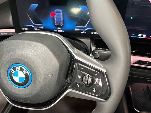 Used 2025 BMW i5 eDrive40i RWD image 31