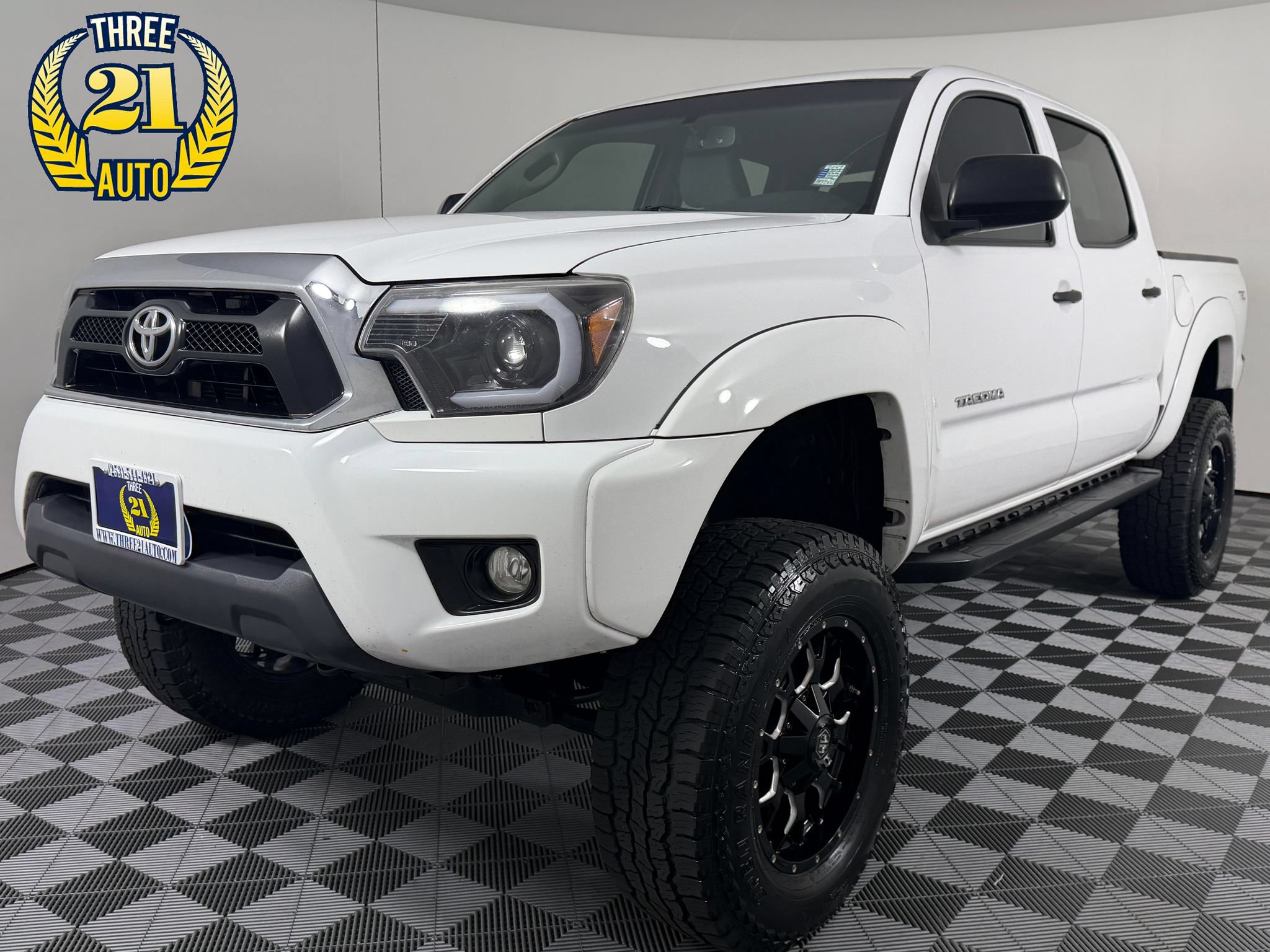 Used 2012 Toyota Tacoma 4x4 Double Cab w/ SR5 Pkg image 1