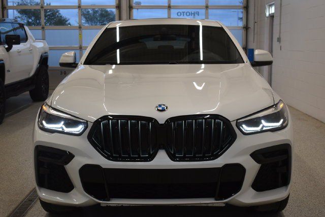Used 2023 BMW X6 xDrive40i w/ M Sport Package AWD/4WD image 3