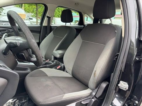 Used 2012 Ford Focus SE FWD image 9