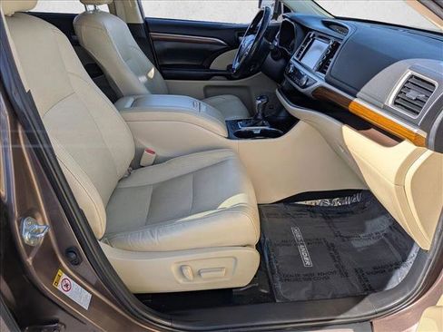 Used 2019 Toyota Highlander Limited image 20