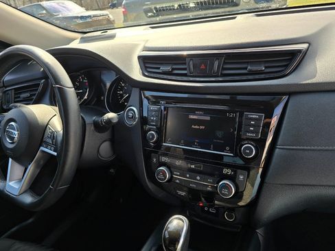 Used 2018 Nissan Rogue SV AWD/4WD image 34