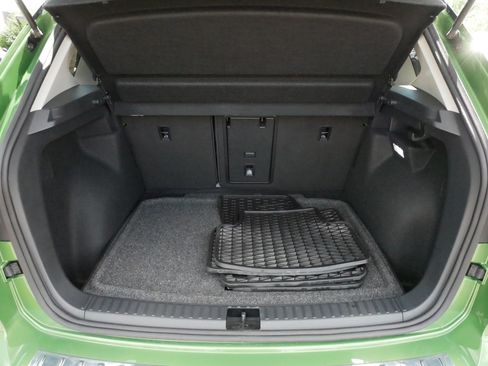 Certified 2025 Volkswagen Taos SE AWD/4WD image 18