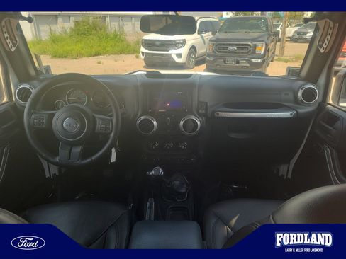 Used 2015 Jeep Wrangler Unlimited Rubicon w/ Dual Top Group AWD/4WD image 20